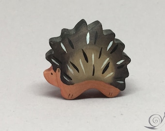 Toy Hoglet wooden black white pink small Size: 3,5x4,0x2,2 cm (bxhxs) ca. 7,0 gr.