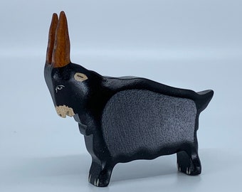 Jouet chèvre père bois noir couleur debout Taille: 9,8 x 9,0 x 2,0 cm (lxhxs) env. 36,0 gr.