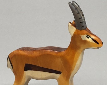 Jouet gazelle / antilope bois coloré marron debout | Taille : 10,0 x 13,0 x 2,1 cm (lxhxs) environ 41,0 gr.
