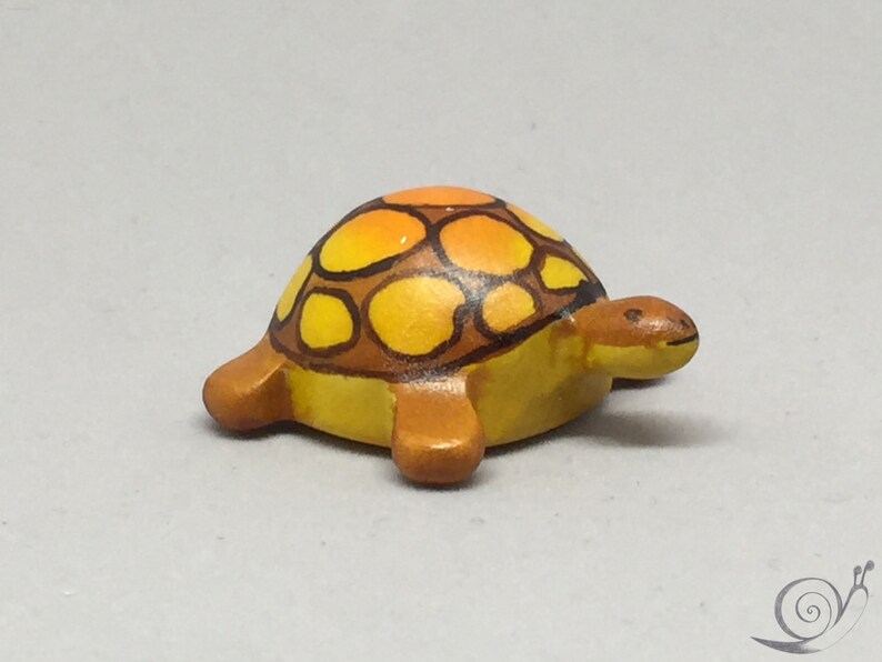 Toy Turtle wood colourful orange brown .4,0 x 3,5 x 1,7 cm bxhxs ca. 5,0 gr. image 1