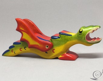 Dragon jouet avec ailes mobiles en bois vert jaune rouge | Taille : 17,0 x 5,0 x 3,6 cm (lxhxs) environ 60 g