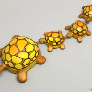 Toy Turtle wood colourful orange brown .4,0 x 3,5 x 1,7 cm bxhxs ca. 5,0 gr. image 5