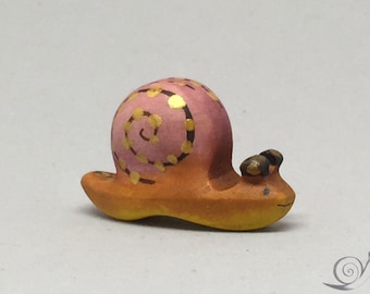 Toy snail wooden brown pink gold with dots small Size: 4,0x 2,5 x 1,5 cm (bxhxs)  approx. 12 gr.