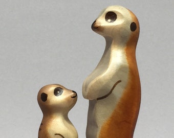 Toy meerkat mother + child brown