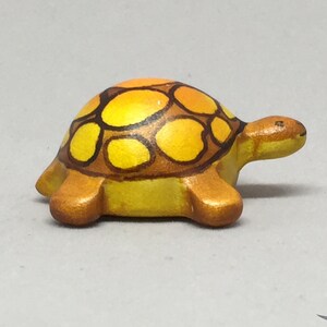 Toy Turtle wood colourful orange brown .4,0 x 3,5 x 1,7 cm bxhxs ca. 5,0 gr. image 2