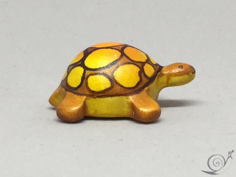 Toy Turtle wood colourful orange brown .4,0 x 3,5 x 1,7 cm bxhxs ca. 5,0 gr. image 2