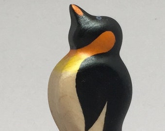 Jouet pingouin bébé bois coloré noir blanc orange Taille : 6,5 x 3,0 x 2,0 cm (lxhxs) environ 14,5 gr.