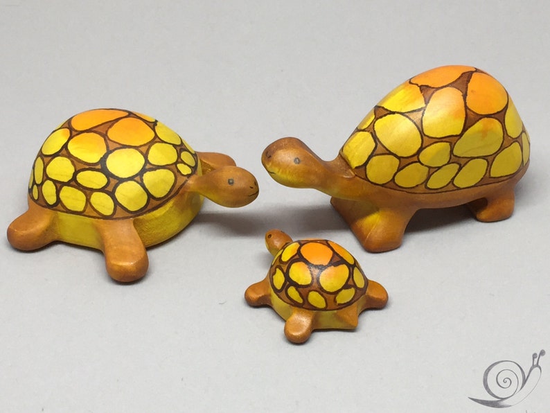 Toy Turtle wood colourful orange brown .4,0 x 3,5 x 1,7 cm bxhxs ca. 5,0 gr. image 4