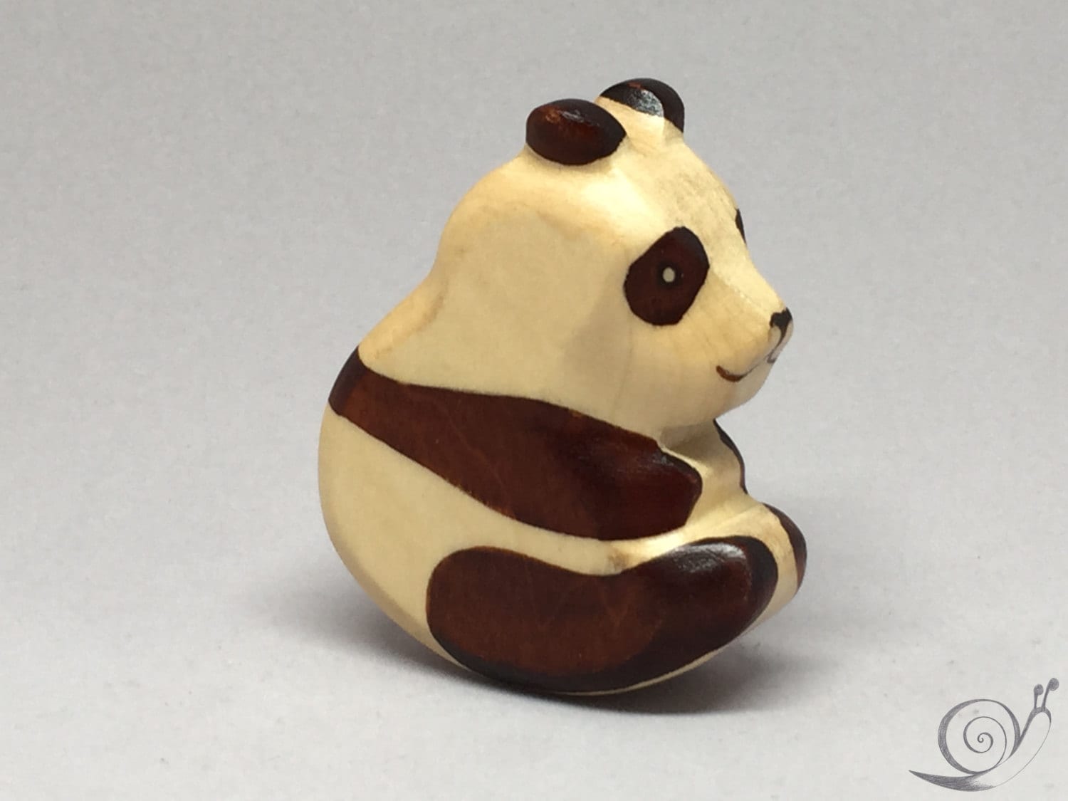おもちゃのパンダの赤ちゃん若い木製色黒白サイズ: 6.5 x 6.0 x 2.5 cm