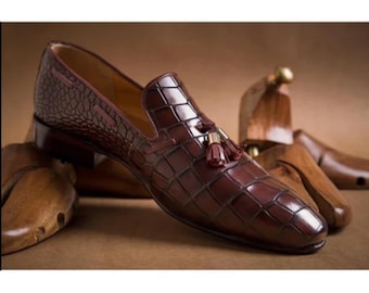 Mocasines de cuero marrón con relieve de cocodrilo hechos a mano para hombre / Zapatos de vestir de lujo sin cordones para hombre / Mocasines cómodos / Regalo para él