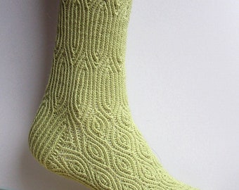 Crème de Noyaux Socks (PDF knitting pattern)