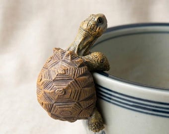 Colgador de maceta con forma de tortuga / Figura de animal trepador de resina / Adorno para plantas de interior