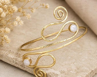 18k vergulde maansteen-armmanchet, messing werveling bovenarmband |