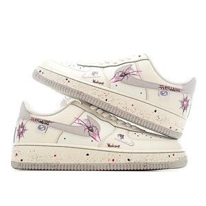 Pu&ograve; includere: Un cartello in legno rustico con la scritta "Welcome to our home" in lettere bianche. Il cartello presenta una finitura invecchiata e un design semplice e invitante, ideale per l'arredamento dell'ingresso.