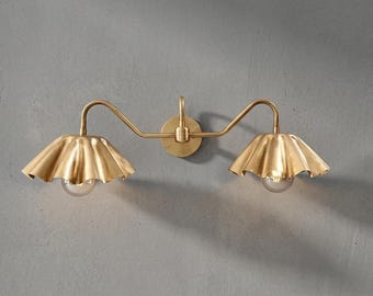 Aplique de pared de latón con doble pantalla estilo Stilnovo - Modernismo de mediados de siglo