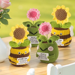 Adornos de animales y plantas tejidos a mano a crochet, macetas con forma de girasol con forma de rana/abeja, adornos para el hogar, la oficina/el coche, adornos de escritorio inspiradores.