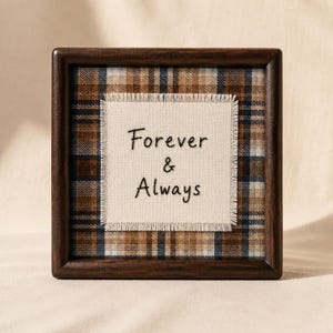 Cornice portafoto in tessuto personalizzata con ricamo a mano e griglia interna, ideale per promesse nuziali, lettere d'amore e regali di anniversario.