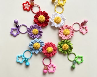 Crochet Daisy Flower Keychain with Natural Crystal Charm, Handmade Bag Accessory, Boho Gift
