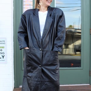 Vintage 1970s Black Leather Trench Coat, Small Women, Short Vintage 1970s Black Leather Trench Coat, Small Women, Short