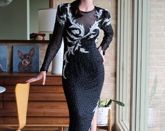 Vestido de noche vintage de los años 80 con cuentas: Vestido largo de seda negra de A.J. Bari