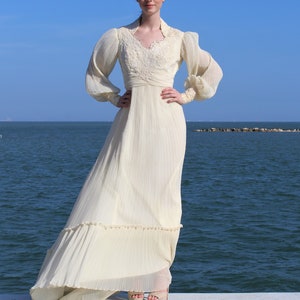 Long Sleeve Wedding Dress, Vintage 1970s, Ivory Wedding Gown, Lace, Fortuny Pleat, XS/S Women image 4
