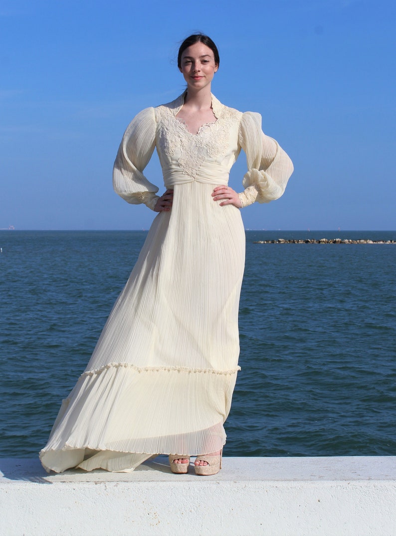 Long Sleeve Wedding Dress, Vintage 1970s, Ivory Wedding Gown, Lace, Fortuny Pleat, XS/S Women image 4