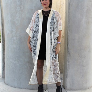 Lace Kimono, Vintage 1980s, Adagio by Patricia Fieldwalker Robe, One Size Women, Cream Lace, Satin trim image 9