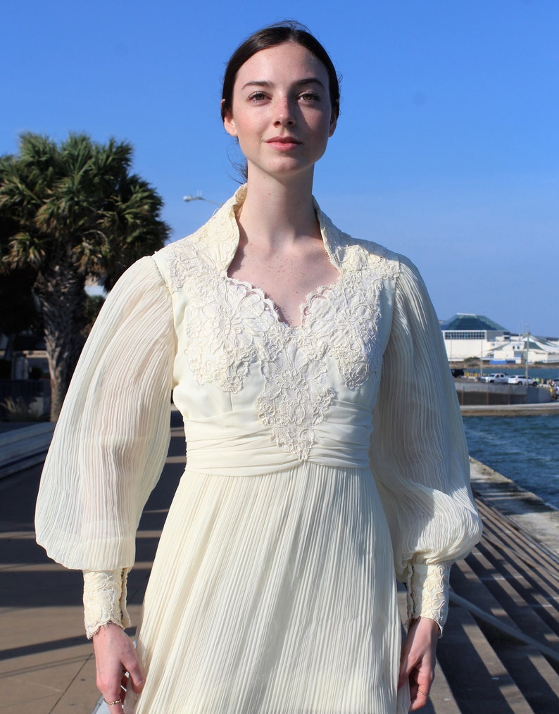Long Sleeve Wedding Dress, Vintage 1970s, Ivory Wedding Gown, Lace, Fortuny Pleat, XS/S Women image 9