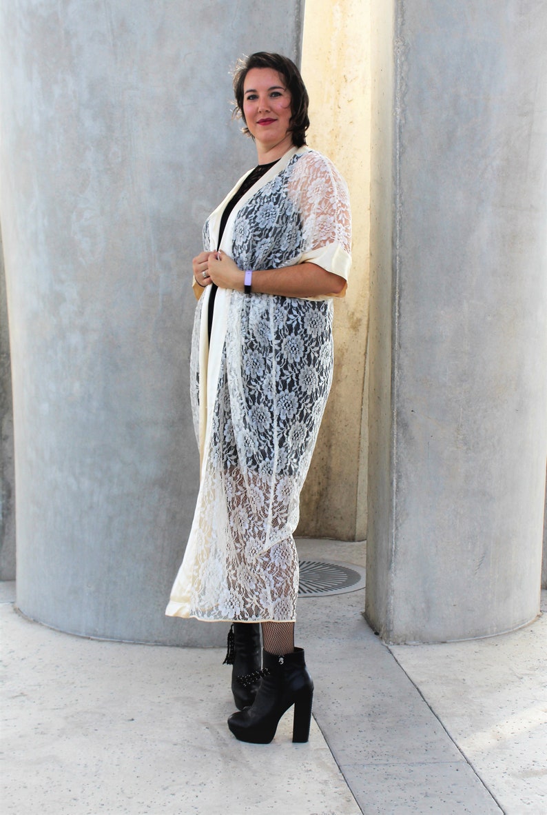 Lace Kimono, Vintage 1980s, Adagio by Patricia Fieldwalker Robe, One Size Women, Cream Lace, Satin trim image 2