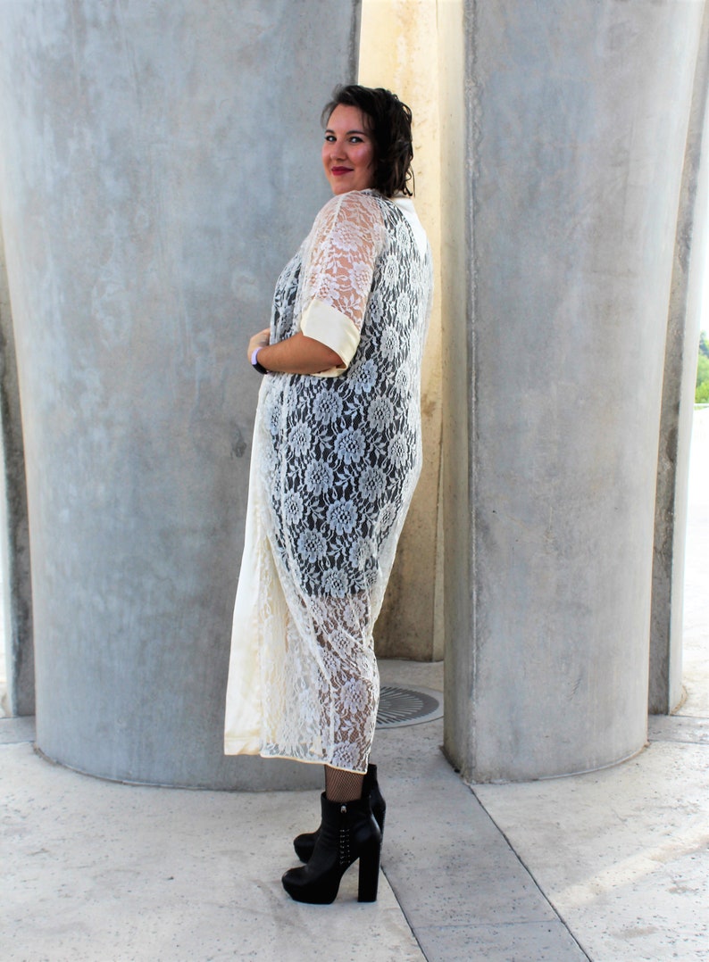 Lace Kimono, Vintage 1980s, Adagio by Patricia Fieldwalker Robe, One Size Women, Cream Lace, Satin trim image 5