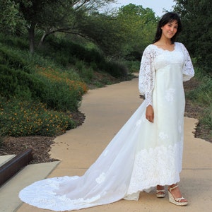 Long Sleeve Wedding Dress, Vintage 1960s Wedding Gown, XS/S Women, Off White Bridal Gown, Lace Top, Bishop Sleeves