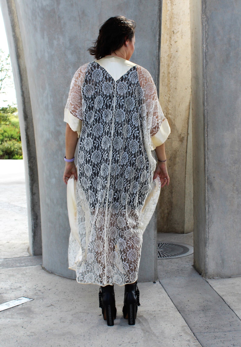 Lace Kimono, Vintage 1980s, Adagio by Patricia Fieldwalker Robe, One Size Women, Cream Lace, Satin trim image 3