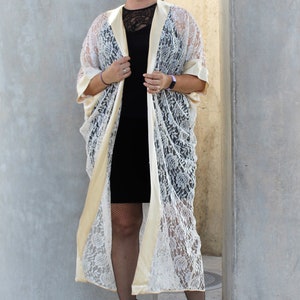 Lace Kimono, Vintage 1980s, Adagio by Patricia Fieldwalker Robe, One Size Women, Cream Lace, Satin trim image 4