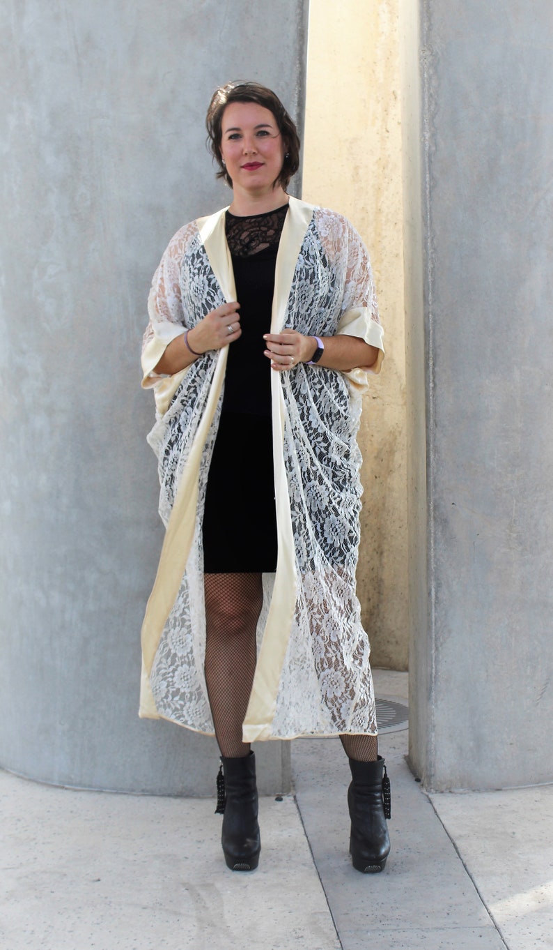 Lace Kimono, Vintage 1980s, Adagio by Patricia Fieldwalker Robe, One Size Women, Cream Lace, Satin trim image 4
