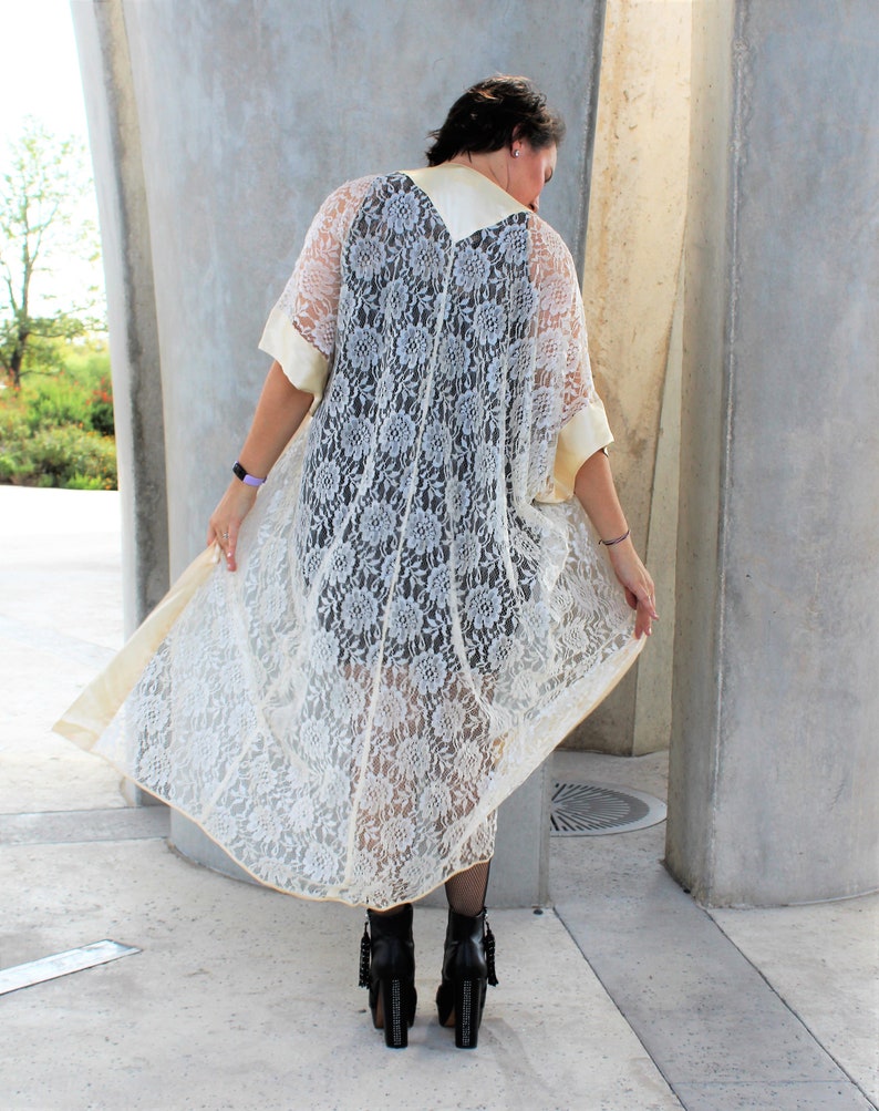Lace Kimono, Vintage 1980s, Adagio by Patricia Fieldwalker Robe, One Size Women, Cream Lace, Satin trim image 6