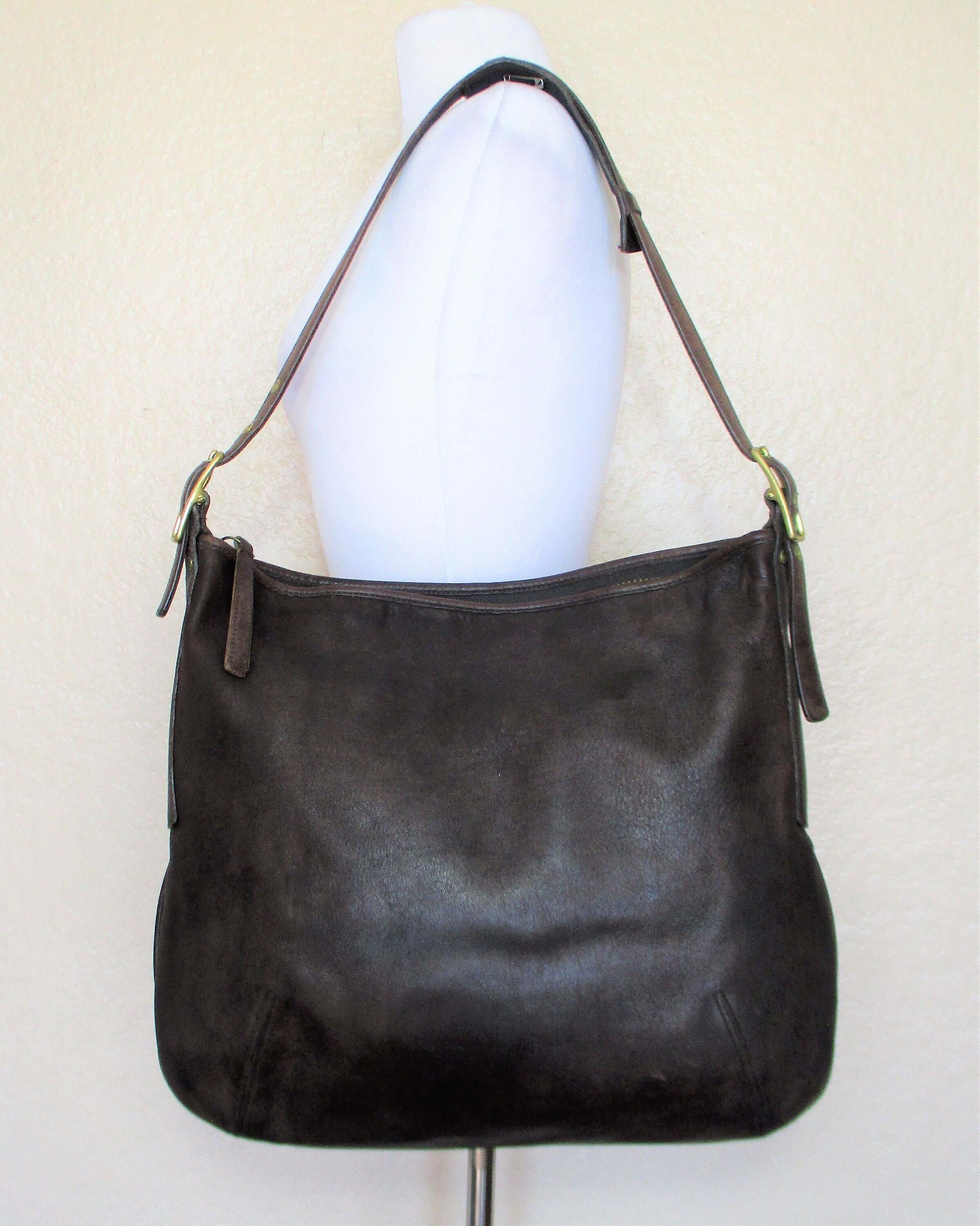 Buy Coach Neutral Hadley Hobo 21 Pebble Leather Bag for WOMEN in
