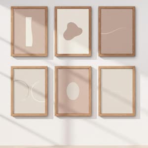 以下が含まれることがあります： ニュートラルな色調の抽象的なデザインが施された、額装されたアートプリント6枚。花瓶、水滴、曲線などの形が、ベージュとピンクの背景に描かれています。フレームは明るい色の木材でできており、ミニマリストな美学を作り出しています。