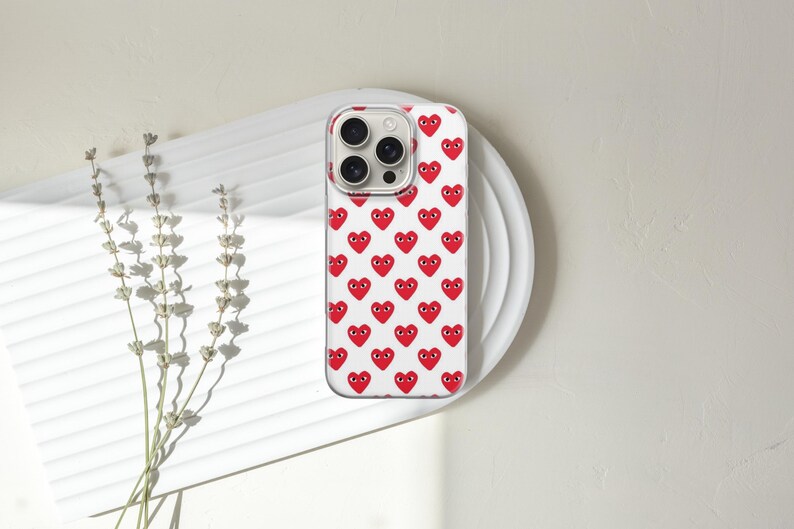 Hjärtliknande telefonskal Comme Des Garçons för iPhone 17 Pro Max, 16e, 15, 14, 13 och Samsung S26 Ultra, S25 FE, A57, A56, Pixel 10, 9A bild 7