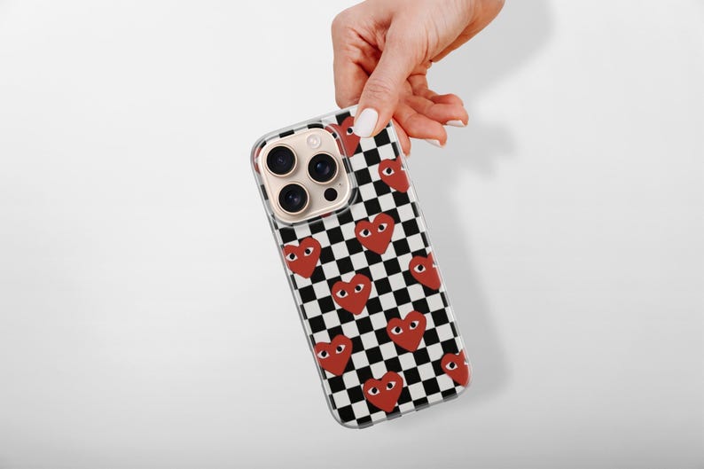 Hjärtliknande telefonskal Comme Des Garçons för iPhone 17 Pro Max, 16e, 15, 14, 13 och Samsung S26 Ultra, S25 FE, A57, A56, Pixel 10, 9A bild 8