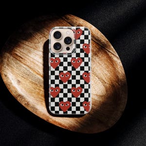 Hjärtliknande telefonskal Comme Des Garçons för iPhone 17 Pro Max, 16e, 15, 14, 13 och Samsung S26 Ultra, S25 FE, A57, A56, Pixel 10, 9A bild 3