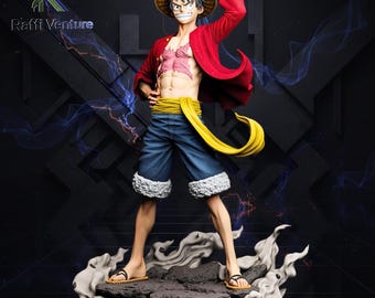 Può includere: Una tazza di ceramica bianca con un manico nero e la scritta "But First, Coffee" in stile scritto a mano. La tazza è su una superficie bianca. La tazza è alta circa 10 cm.