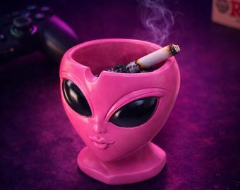 Cenicero con forma de cabeza de alienígena de Wise Skies - Rosa