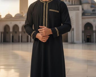 Túnica islámica Thobe de poliéster hasta el suelo para hombre con cremallera frontal y bolsillos.