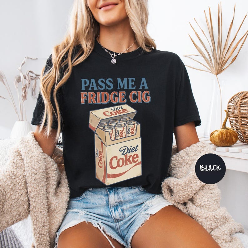 Comfort Colors® Pass Me A Fridge Cig T-Shirt, Retro Diet Coke Graphic Tee zdjęcie 8