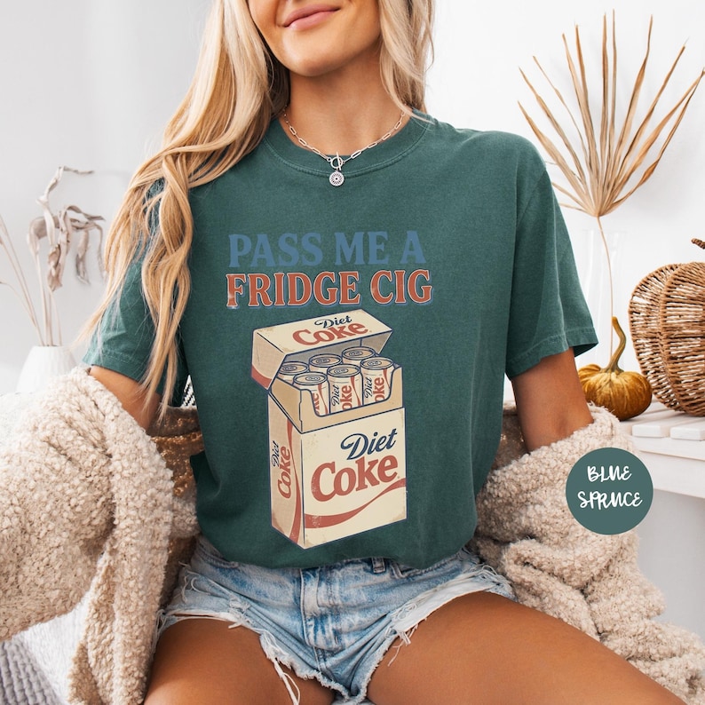 Comfort Colors® Pass Me A Fridge Cig T-Shirt, Retro Diet Coke Graphic Tee zdjęcie 11