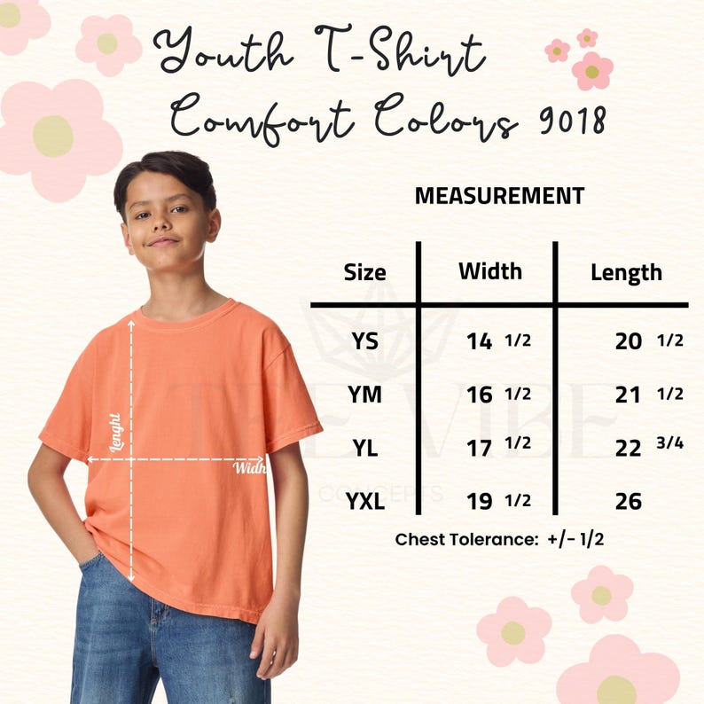 Może przedstawiać: Brzoskwiniowy t-shirt z kr&oacute;tkim rękawem oraz tabela rozmiar&oacute;w zatytułowana Youth T-Shirt Comfort Colors 9018. Tabela zawiera rozmiary YS, YM, YL i YXL wraz z wymiarami szerokości i długości w calach oraz tolerancją klatki piersiowej wynoszącą +/- 1/2.