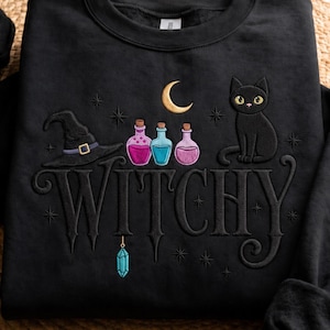 Häxig Halloween-tröja, broderad häxtröja, huvtröja med kvarts dragkedja, babytröja, bus eller godis, läskig säsongsoutfit, häxflicka, gåva