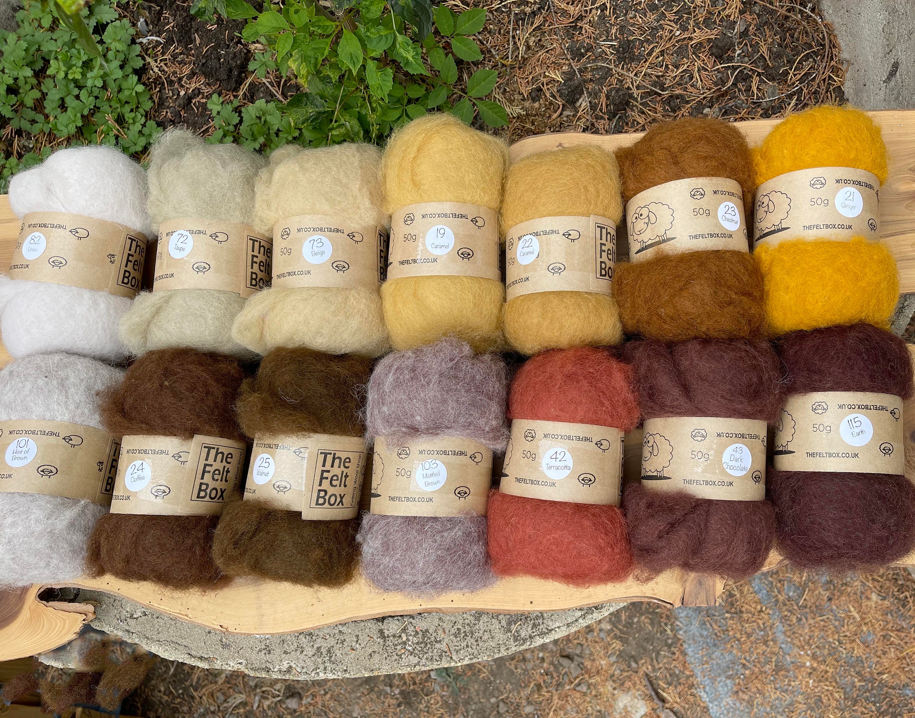 Needle Felting Wool, 3.5Oz Nature Fibre Wool Yarn Roving for Wet Felting,  Handcrafts (Light Coffee)