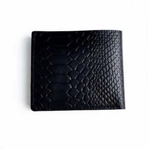 Cartera plegable personalizada de piel negra con relieve de pitón, monedero para hombre, estilo exótico. imagen 2