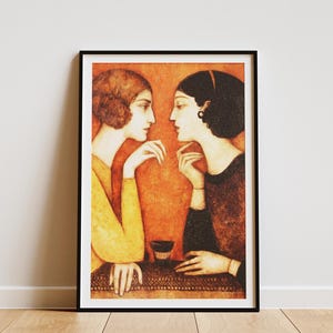 Dos mujeres compartiendo una taza, contacto visual en la primera cita al estilo art déco, lámina de arte lésbico, lámina queer sutil, pintura al óleo sobre la cama, arte mural sáfico